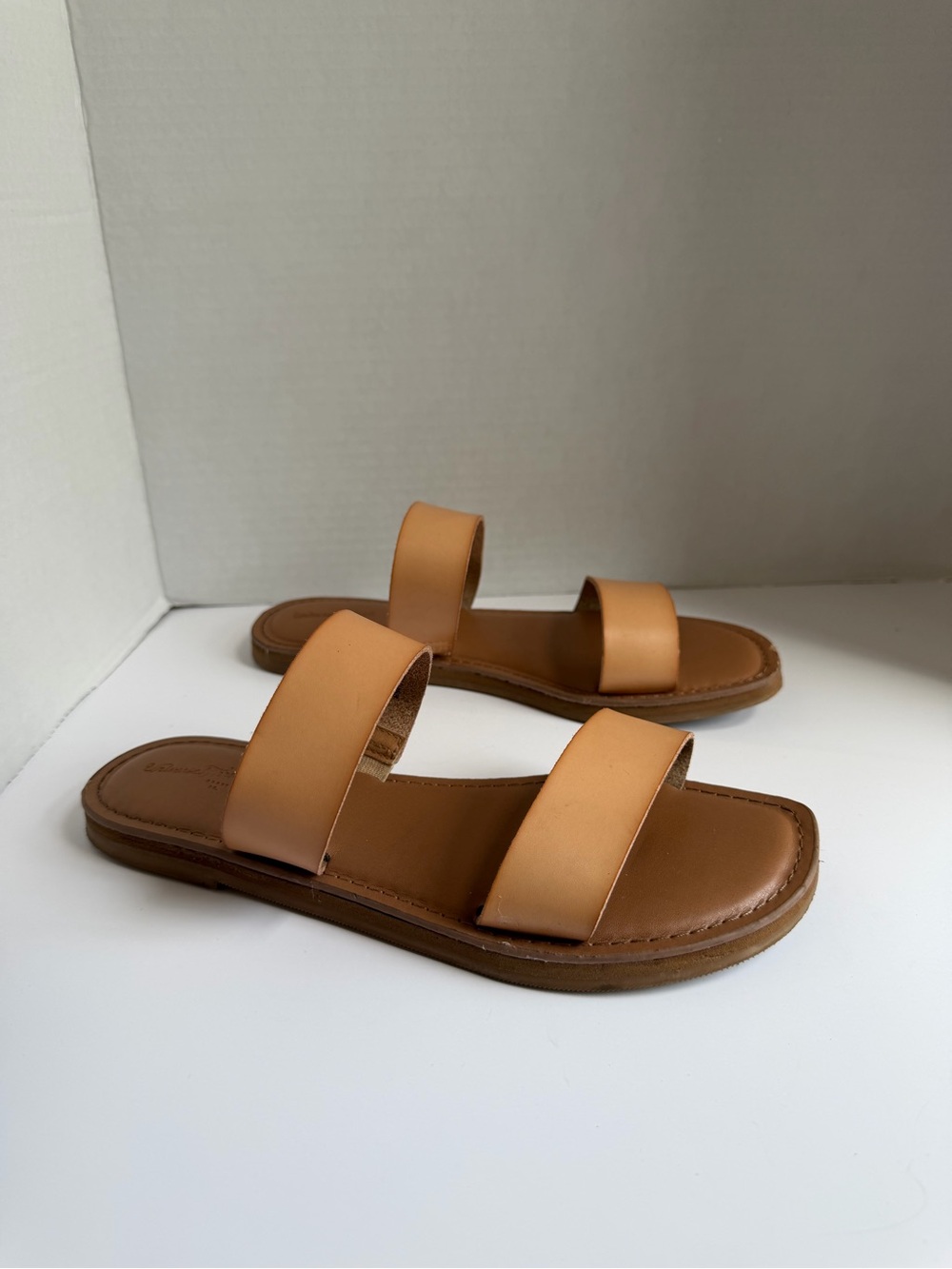 NWT Universal Thread Womens Freya Two Band Slide Sandals Tan Brown 6.5 M